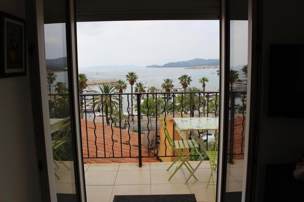 T2 Coquet Le Lavandou Plein Centre Vue Mer Exceptionnelle. Apartment Luaran gambar